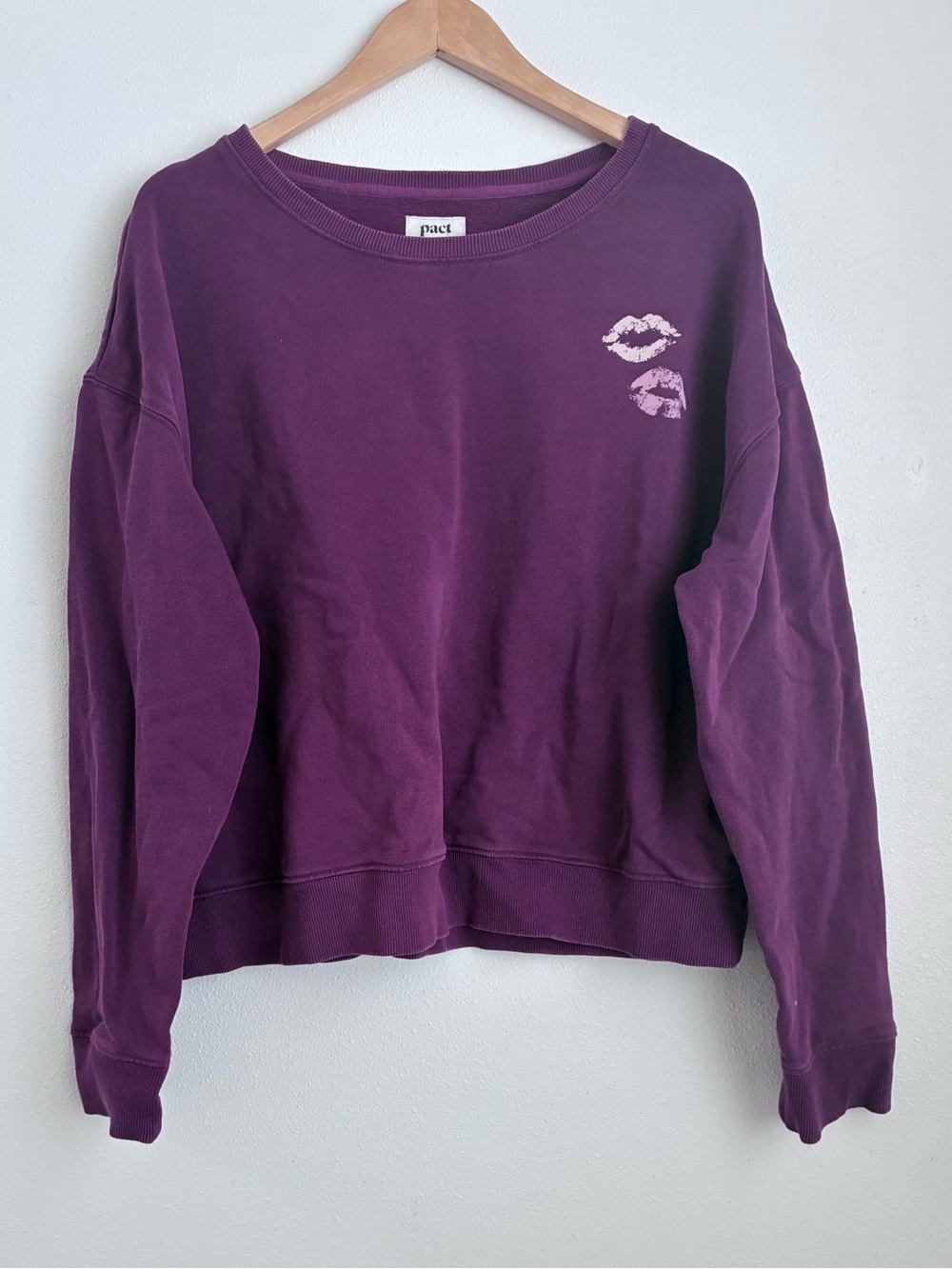 PACT Organic Cotton Plum Crewneck Sweatshirt with Pink Kiss Prints (XL)